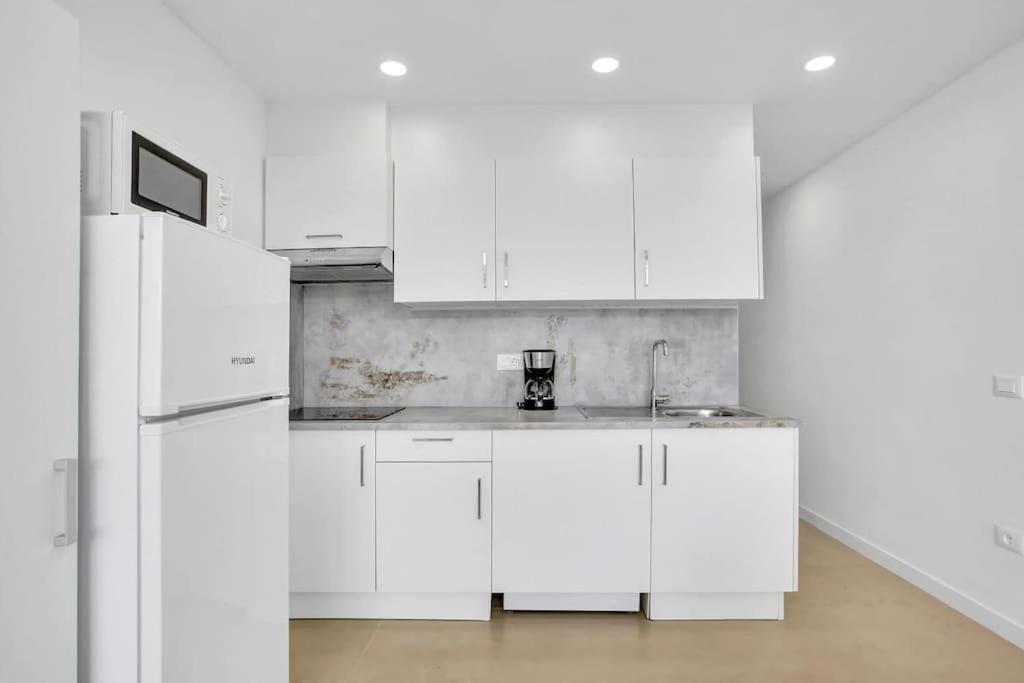 ארונה Studio In Torres Del Sol Griffin Near The Beach מראה חיצוני תמונה