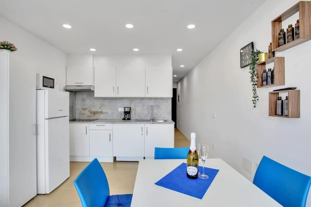 ארונה Studio In Torres Del Sol Griffin Near The Beach מראה חיצוני תמונה